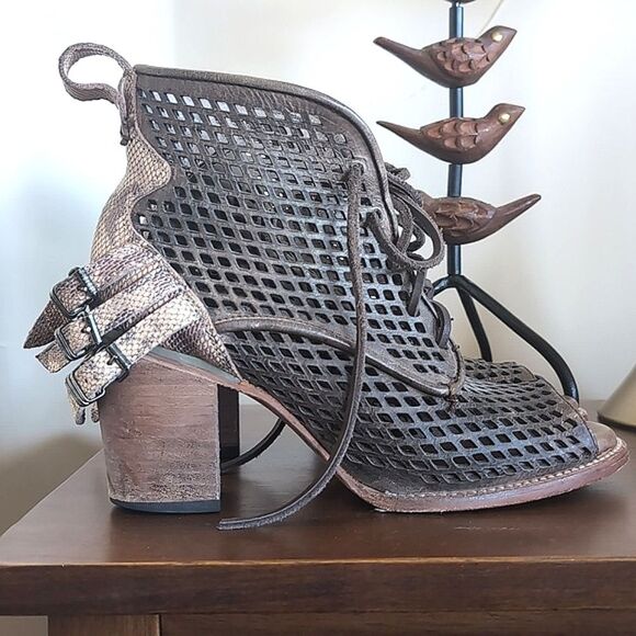 Freebird By Steven Benni Size 9 Lace Up Open Toe Leather Mesh Booty Taupe Snake - Picture 2 of 16